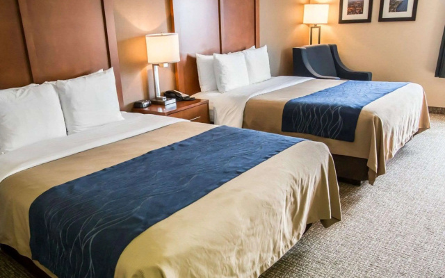 Comfort Inn Crystal Lake - Algonquin