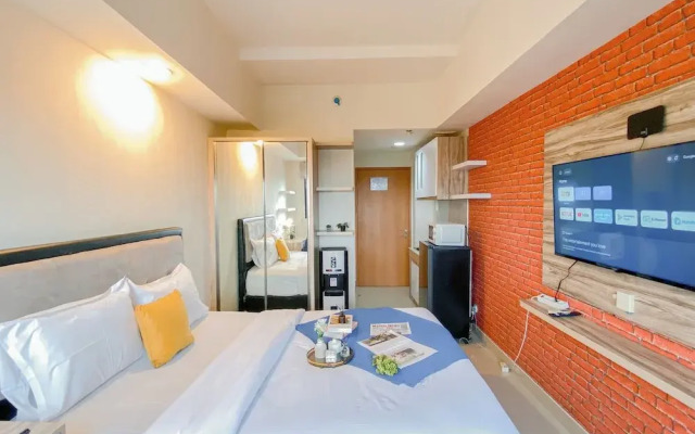 Minimalist And Homey Studio At Apartment Evenciio Margonda