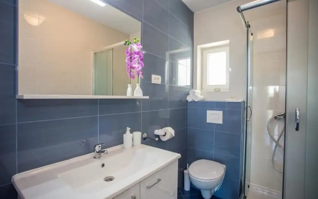 Enelani Apartments