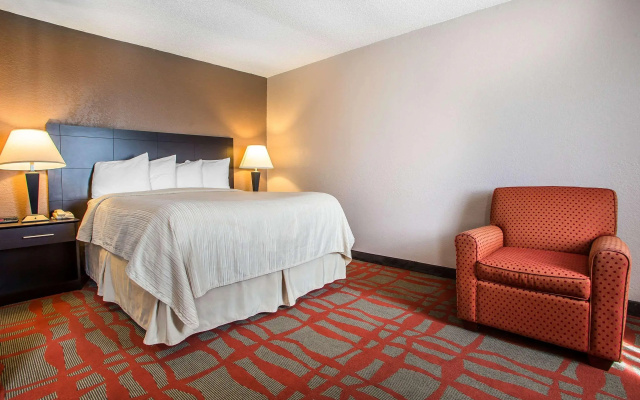 Quality Inn & Suites West Bend