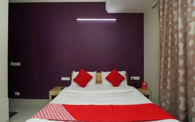 OYO 28457 Hotel Shera