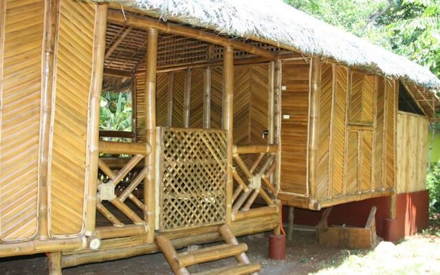 Отель Bamboo Rooms & Cottages by Dang Maria BB Филиппины, Пуэрто-Принцеса - отзывы, цены и фото номеров - забронировать отель Bamboo Rooms & Cottages by Dang Maria BB онлайн вид на фасад