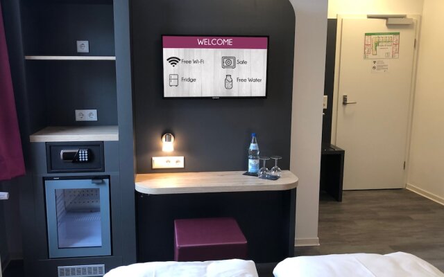 SMARTY Airport Cologne Hotel