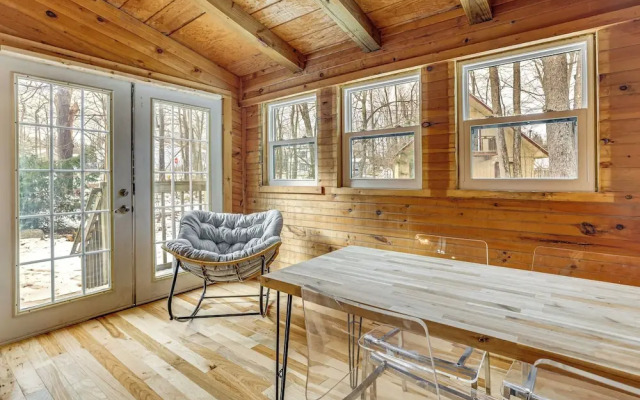 Pool, Beach & Lake Access: Poconos Cabin Escape!