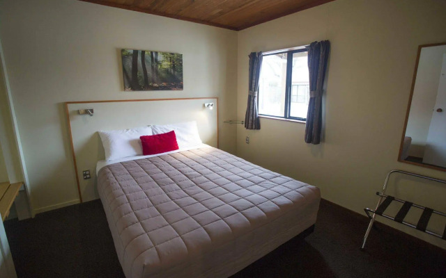 Pinewood Motels