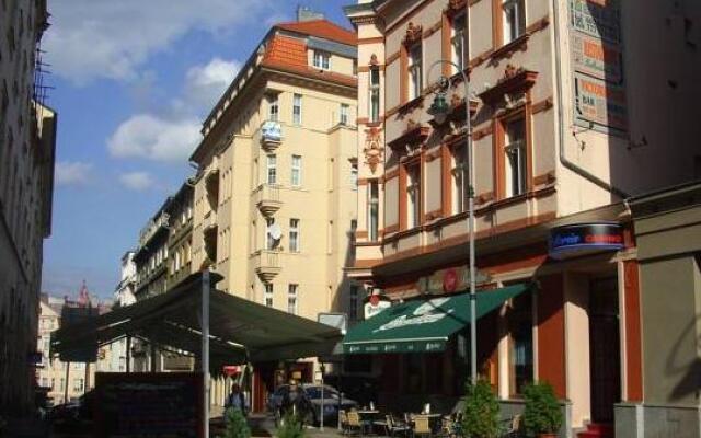 Отель AB Apartments Чехия, Карловы Вары - отзывы, цены и фото номеров - забронировать отель AB Apartments онлайн вид на фасад