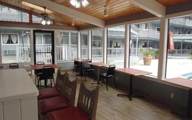 Fiesta Inn & Suites San Antonio