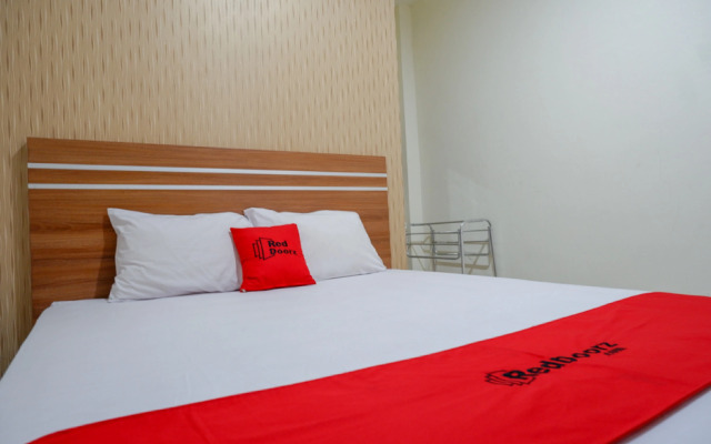 RedDoorz near Living Plaza Purwokerto