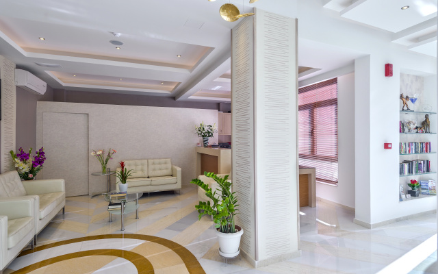 Leonidas Hotel & Apartments
