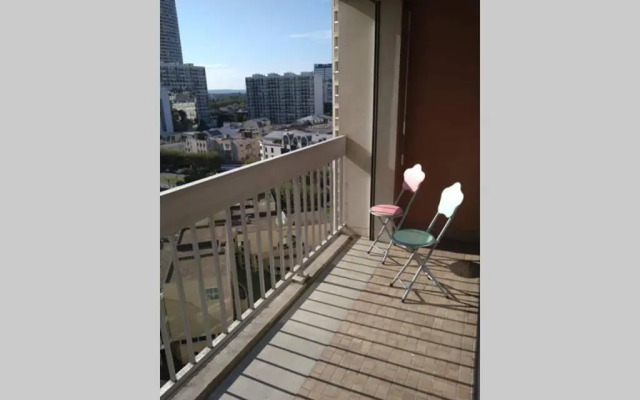 4 Min Walk To Metro, 60m², Renovated, la Defense