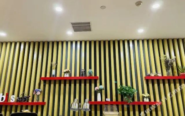 Ibis Hotel (Tianjin Railway Station North Square)