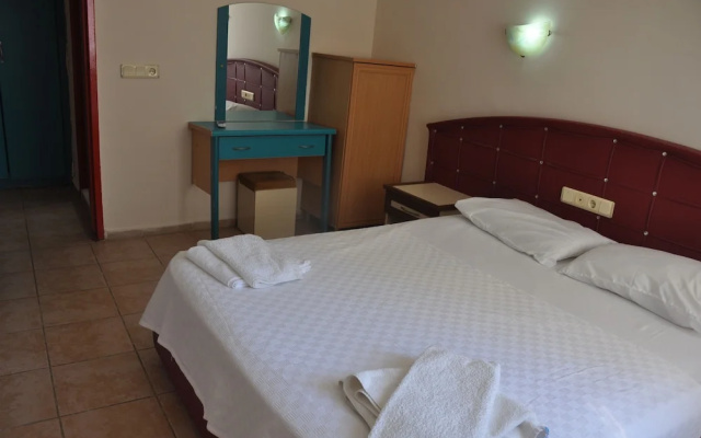 Basil's Apart Hotel