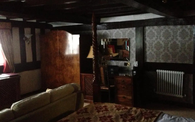The Old Hall Country House