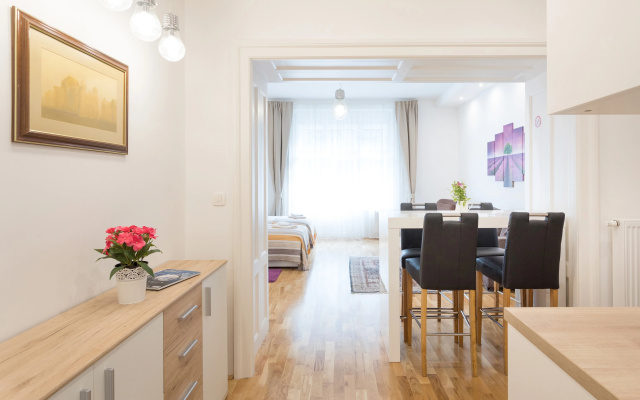 Charming and Bright Studio in Zagreb Center!