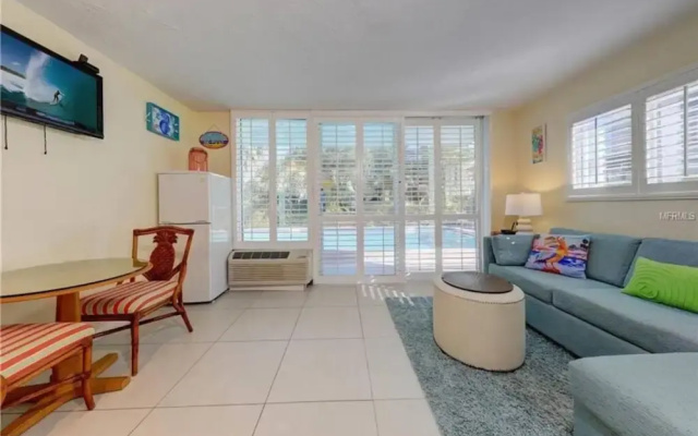 2 Bedroom Waterfront Pool Side!