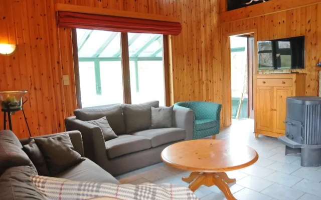 Attractive Holiday Home with Hot Tub in Septon