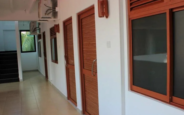 Tharusha Holiday Inn