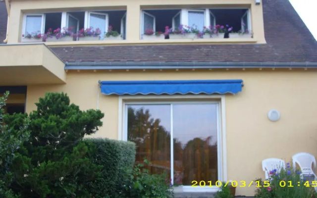 Les 3 chambres de LYLY situées a Brou