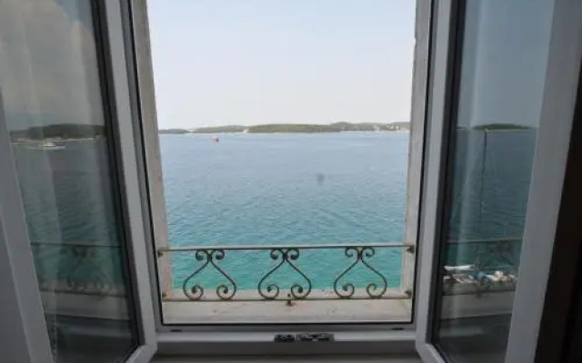 Arnolongo B4 Sea View