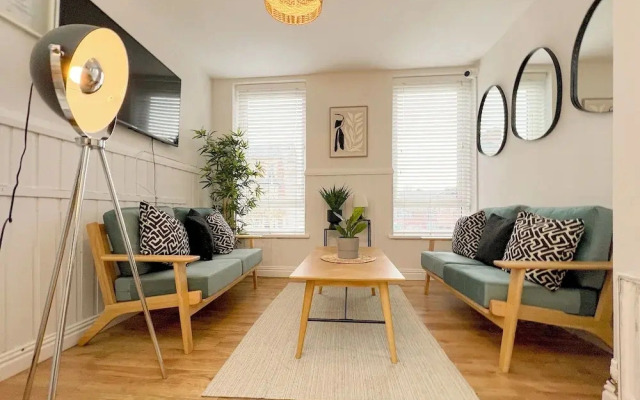 Ocho Homes Lux By Eight Continents, Belfast