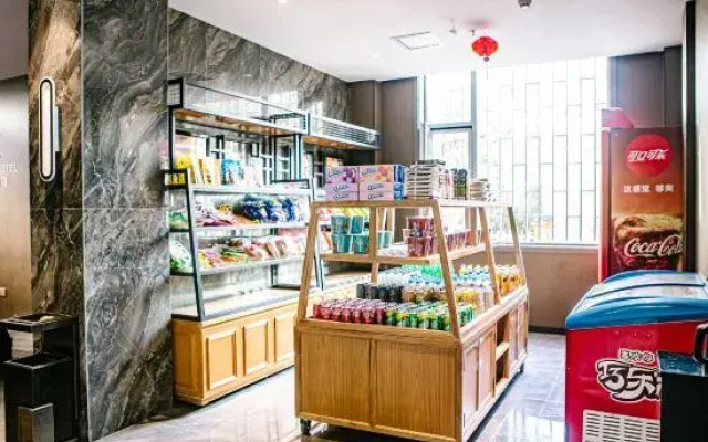 Xinxuan Hotel (Zhengzhou Zhongzhou Avenue Qilihe Subway Station)