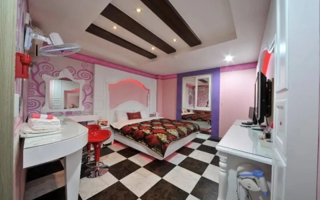 Cheongbaek Motel