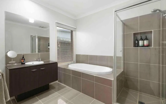 Corymbia Barwon Heads Modern Family Getaway!