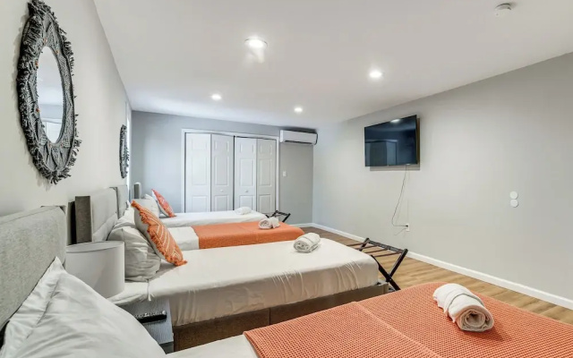 Hot Tub + Game Room: Spacious Poconos Escape!