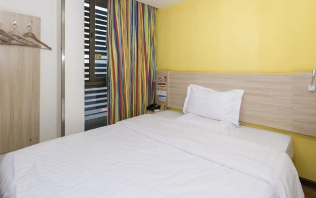7 Days Inn (Chongqing University Town Xijie Pedestrian Street)