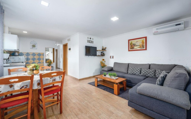 Awesome Home in Baderna With Wifi and 2 Bedrooms