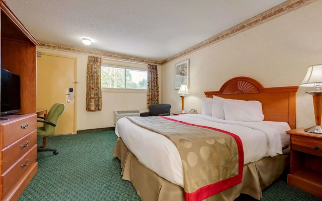 Ramada by Wyndham Cleveland Airport West