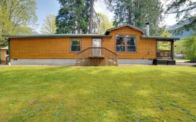'moose Lodge' Cabin w/ Entertainment Gazebo!
