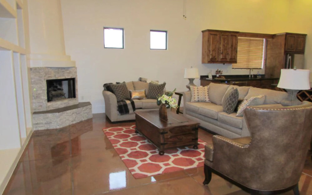 4BR Desert Escape