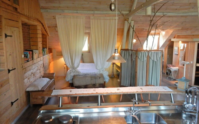 Mountain Stay Near Canal