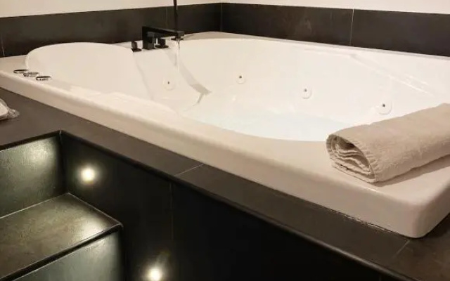 Royalroom2.0-relaxing spa & luxury apartments