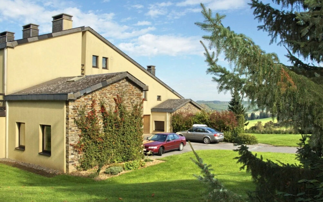 Calm Holiday Home with Garden in Bièvre