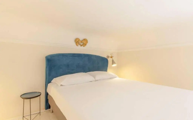 Santa Croce. Quiet, large and luminous loft
