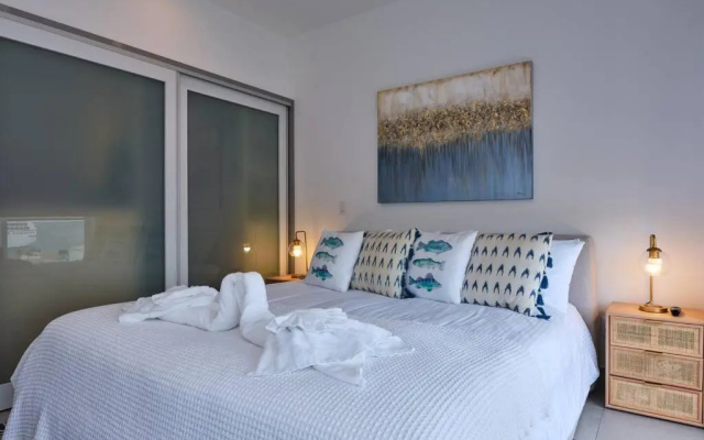 Luxury 2-Bedroom Condo with Ocean and Sunset Views