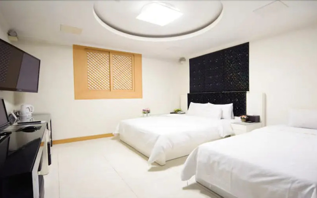 Jm Hotel