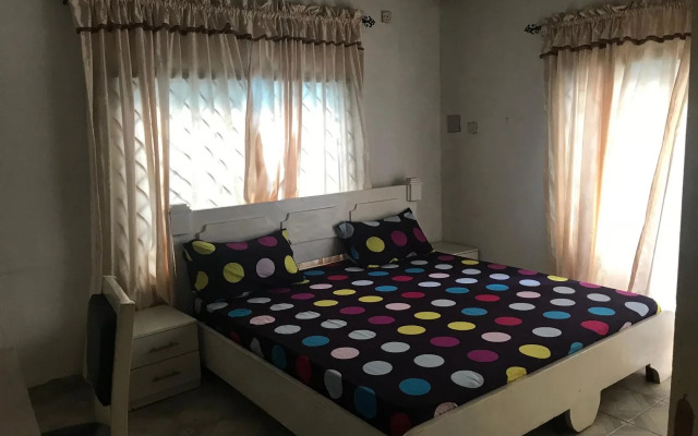 Tonis Hotel