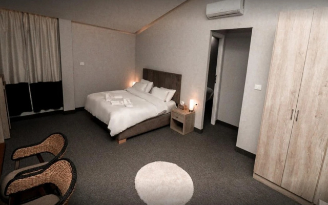 B-inn Hotel, Tyre