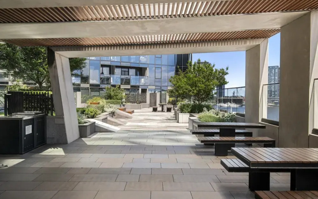 1BR Apartment Near CBD With Pool