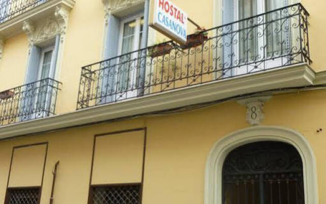 Отель Hostal Casanova вид на фасад