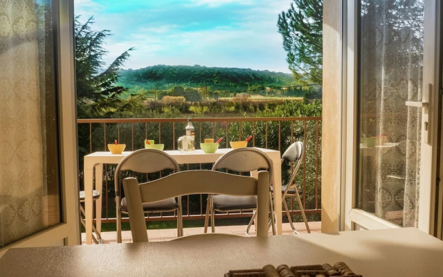 Attractive Villa in Roquemaure With Swimming Pool