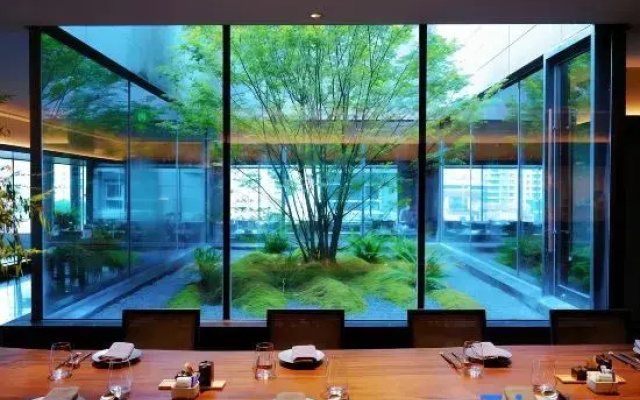 Global 60,000 Miles International Hotel (Shangri-La Dukezong Ancient City)