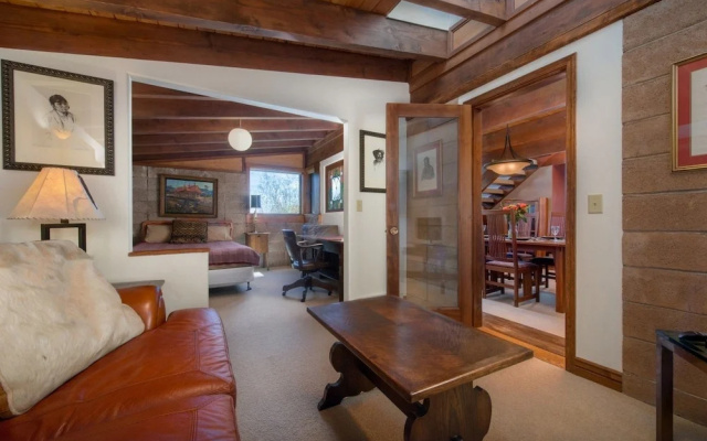Abode at Swinging Bridge