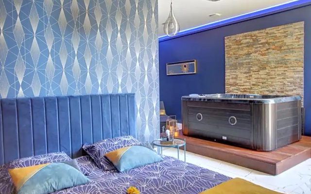 Suite Blue Jacuzzi