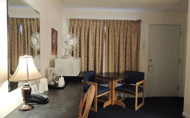 100 Mile Motel & RV Park