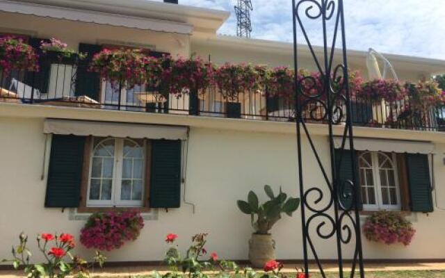 Отель Villa Poggio Ulivo B&B Relais Риволи-Веронезе вид на фасад