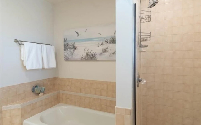 300 Edgewater Ct 3 Bedroom Home by Redawning